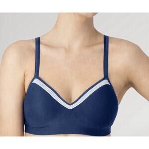 Hanes Foam Evolution Women's Wireless Bra with SmoothTec Band, Navy Blue Medium